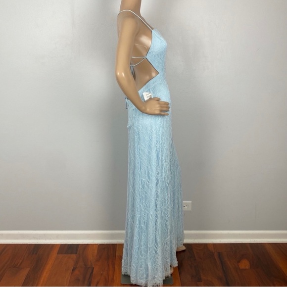 NEW FAME AND PARTNERS BLUE BACKLESS LACE GOWN - Picture 7 of 10